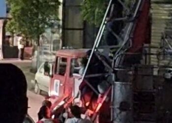 Zjarri në Astir/ Momenti kur zjarrfikësit shpëtojnë një fëmijë