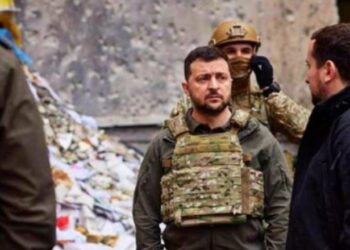 Zelensky viziton ushtarët dhe njerëzit e zhvendosur në frontin Zaporizhzhia