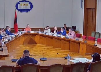 PD kërkon heqjen e mandatit të Xhaçkës/ Bardhi: Të shkarkohet! Balla: Vërtetoni që ka përfituar 1 qindarkë