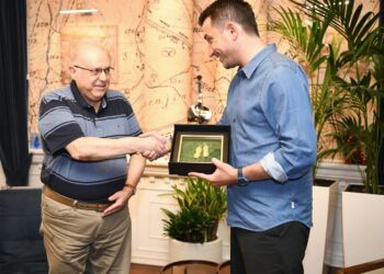 Mjeku Tritan Kalo merr urimin nga Veliaj në 66 vjetorin e lindjes: Mirënjohje në emër të qytetit të Tiranës për kontributin e jashtëzakonshëm!
