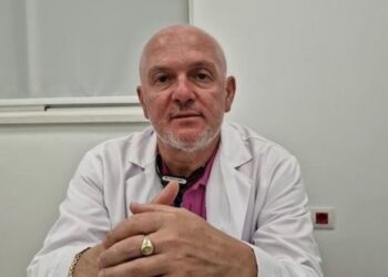 U hodh nga kati i dytë i maternitetit në Sarandë/ Flet mjeku: Nëna me foshnjen tentoi të arratiset