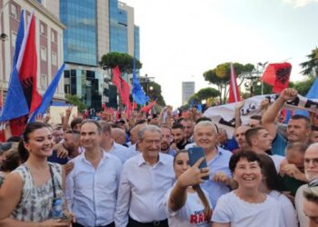 “Rastisja” e dhunës së frymëzuar nga Berisha në Tiranë me atë në Shkup