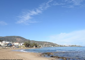 Tronditen njerëzit/ Mendonin se po merrte rreze dielli, turisti gjendet i vdekur në shezlong