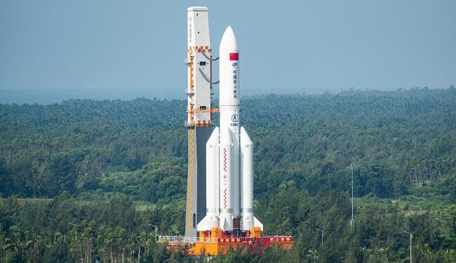 Raketa më e fuqishme kineze, e gatshme për mision me ngarkesë të rëndë drejt stacionit hapësinor