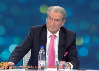 “Ose shuhemi ne si parti, ose…”/ Berisha i prerë: Kam një betejë jetë a vdekje! Do përdorim të gjitha metodat e mosbindjes civile