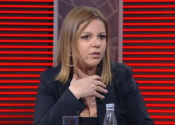 “Mori flakë avioni”/ Moderatorja rrëfen se kush e shpëtoi nga eksperienca e tmerrshme: Terrorizuese!