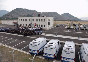 Rriten pagat në administratë/ Nga inspektorët e thjeshtë te drejtorët, ja kush përfiton