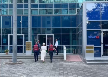 U arrestua për korrupsion/ GJKKO lë në “Arrest shtëpie” gjyqtaren e Elbasanit. Në burg përfundon avokati dhe dy të tjerët