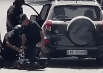 Të shtënat me armë në Vlorë/ Ja si nisi sherri banal mes autorëve, momentin kur FNSH shoqëron një person