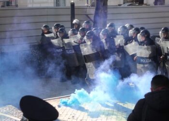 Në Maqedoni opozita pro-ruse e dogji Shkupin. Po sonte në Tiranë çfarë do bëjë Berisha, të njëjtën gjë?