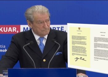 “Non grata” dhe i paftuar në ceremoni/ 100-vjetori i marrëdhënieve me SHBA, Berisha poston mesazhin e George W. Bush dhe foto të vetat
