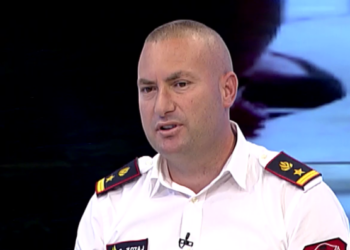 Tragjedia/ I nxorën dy banorët me shenja jete nga pusi, drejtori i zjarrfikëses Mallakastër: Nëse do kishte qenë pompë elektrike nuk do…!