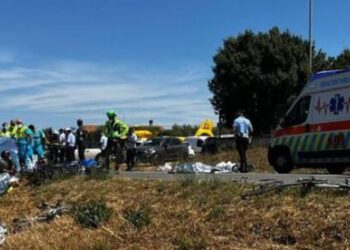 Tragjedia/ Burri pëson atak kardiak në timon, merr para grupin e çiklistëve, 4 të vdekur e 5 të plagosur