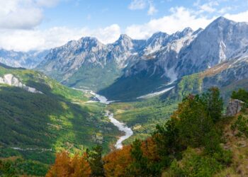 Bllokohen 3 turistë çekë mes Thethit dhe Valbonës, kërkohet ndërhyrja e helikopterit