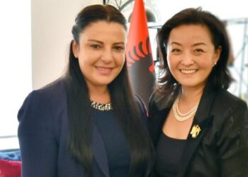 “E përgëzova për postin si zv.kryeministre!”/ Kim takon Ballukun: Të çrrënjoset korrupsioni, Biden e ka bërë të qartë, do ndërmarrim veprime