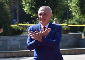 Shkriu LSI-në dhe themeloi “Partinë e Lirisë”: Meta, turpin e ha me bukë dhe një gotë verë pas