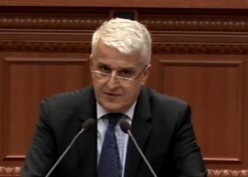 Heq paralele me drejtësinë/ Majko me histori nga fëmijëria: Këtu mban era nevojtore! Duhet të tringëllojnë prangat te politika, ndryshe…!