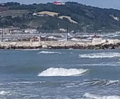 A Fano padre annega durante il bagno, figlio disperso un altro ospedale. Ricerche in corso
Foto data da un amico potete attribuirla a me