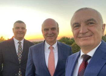 FOTO/ Meta lë Presidencën pas 10 ditësh, “niset” me Panaritin e Blushin në krah: Drejt një agimi të ri