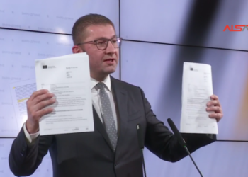 Protestat/ Maqedonia e Veriut në prag të zgjidhjes së ngërçit me Bullgarinë, kreu i opozitës kundër propozimit francez: Qeveria e fshehu