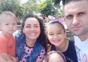 FOTOT/ Çmendet polici, vret familjen, mes tyre dhe 3 fëmijët e tij. Më pas qëllon dhe veten