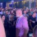 Kryeministri Edi Rama mbërrin në sheshin Skënderbej, i shoqëruar nga bashkëshortja Linda! I bashkohet ministrave në koncert