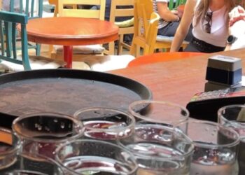 Vendimi i qeverisë së Kosovës: Qytetarëve në lokale t’u ofrohet uji i rubinetit!