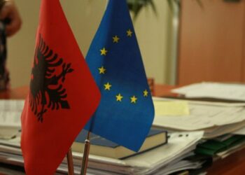 Negociatat/ Ish-presidenti kroat tregon ‘rrugën’: Çfarë duhet të bëjë Shqipëria që të anëtarësohet sa më shpejt në BE