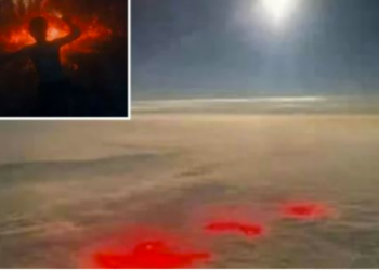 FOTO/ Piloti fotografon dritat misterioze mbi oqean: Janë gropat e ferrit apo UFO?