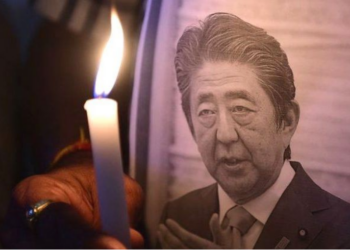 U vra ndërsa mbante një fjalim/ Japonezët përcjellin sot për në banesën e fundit ish-kryeministrin Shinzo Abe
