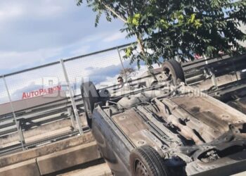 FOTO/ Aksident i frikshëm në Tiranë, makina kthehet përmbys, pamjet