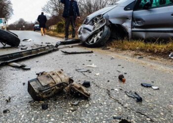 Aksident në Tepelenë/ Shoferi humb kontrollin e mjetit, plagoset pasagjeri, detajet