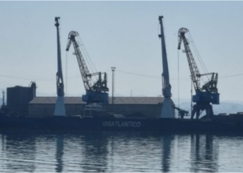 Arrestohet një nga marinarët e anijes me qymyr ku u gjetën 60 kg kokainë/ Ajo që i gjeti policia në celular do ta “groposë”