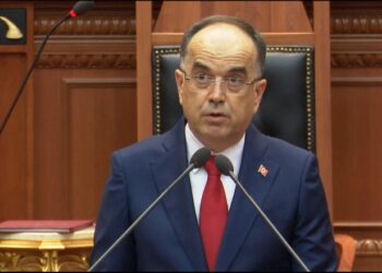 Mesazhi i presidentit Begaj: Detyrimet nga ky betim, udhërryefyesi im i vetëm! Vendi ka nevojë për unitet