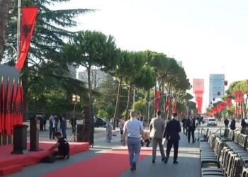 FOTO/ Pas betimit në Kuvend, Bajram Begaj i drejtohet Presidencës ku do t’i dorëzohet detyra nga Ilir Meta