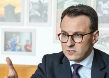 “Nuk kemi ç’të presim më!”/ Acarohet situata mes Kosovës e Serbisë, Beogradi deklaron nisjen e Asociacionit të Komunave Serbe