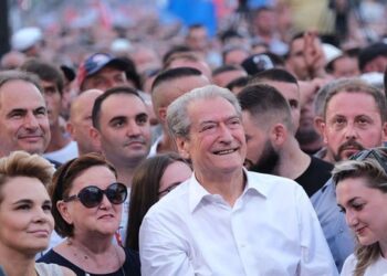 “Biznesmenët e oborrit të Nanos, Berisha i bëri oligarkë”/ Hila për protestën e opozitës: Pardje u kujtoi kuotën mujore