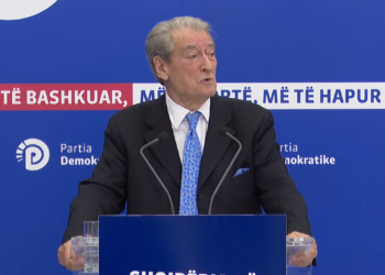 ‘Rama e shkarkoi Ahmetajn që të arratiset’/ Berisha ‘shfrenon’ fantazinë: S’do e lejojmë, edhe prapa diellit po të shkojë…