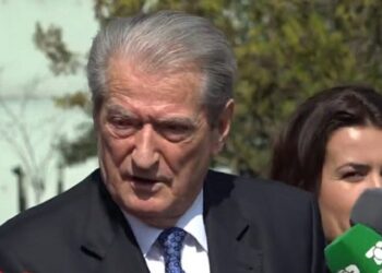Berisha jep kushtrimin te dera e Parlamentit: Protesta nuk do të ndalet deri sa të dorëhiqet Rama