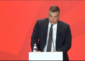 Meta ‘transferon’ stafin e Presidencës në parti, zëdhënësi: I përkas ‘popullit të 2 marsit’, çdo ditë në Presidencë ishte…!