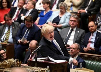 Boris Johnson pranon të japë dorëheqjen nga partia, por mbetet kryeministër deri në vjeshtë