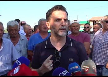 “Grumbulluesit po bëjnë lojëra për të ulur çmimin”/ Braçe sërish në protestë me fermerët e shalqirit: Duhet ndërhyrje nga…