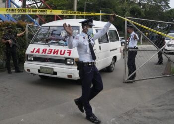 Mister shkaqet/ Ceremonia e diplomimit kthehet në tragjedi, tre të vdekur pas të shtënave më armë në Universitet