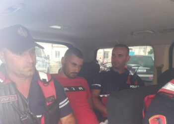I shumëkërkuari për masakrën e Çoles del para Gjykatës, njihet me dënimin 35 vite/ Kushëriri që e ruante i armatosur lihet në qeli