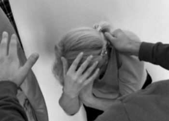 Rrëfimi tronditës i gruas në Tiranë: Më dhunon gjithë fshati. Burri ua ka lënë porosi nga burgu