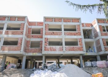 Punimet në shkollën “17 Shkurti” në Qesarakë, Veliaj: Merr fund mësimi me dy turne!