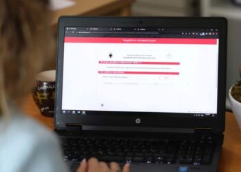 Mbyllja e “e-Albania”/ Ministrja e Arsimit njofton prindërit: Shtyhet regjistrimi i nxënësve në klasa të parë deri në një datë të pacaktuar