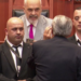 Momente tensioni në sallë/ Berisha shkon drejt Ramës: O burracak, i pafytyrë. Ndërhyn garda