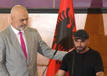 VIDEO/ Shpëtoi të vëllanë duke sakrifikuar jetën, Rama u jep familjarëve të Anri Kashikut statusin ‘Dëshmor i Atdheut’: U bë hero i të gjithë shqiptarëve