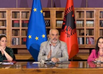 “Mos punoni si ishuj të izoluar”/ Rama jep porositë në krah të kryenegociatores së re: Do keni dhimbje koke, por…